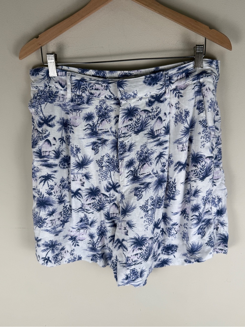 Abercrombie and Fitch Women's White and BlueLinen Blend Shorts Tropical Print 14